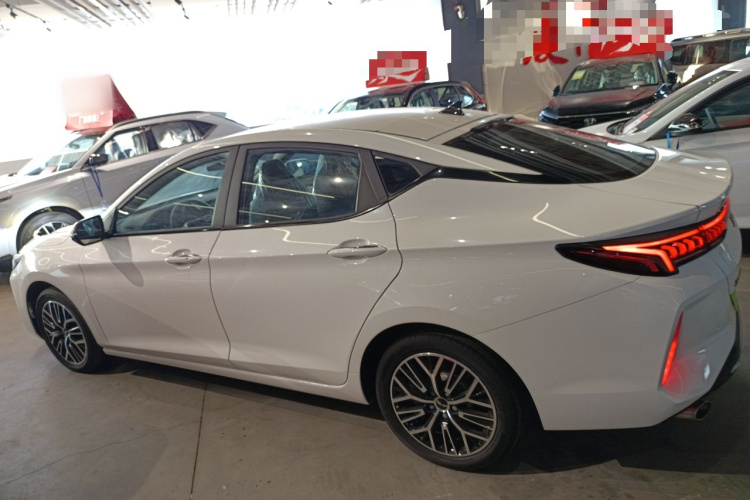 江淮汽车 江淮A5 PLUS 2023款 1.5T 自动豪华型车身外观4