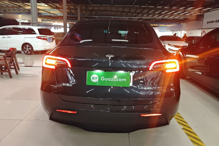 特斯拉 Model Y 2024款 后轮驱动版车身外观6004