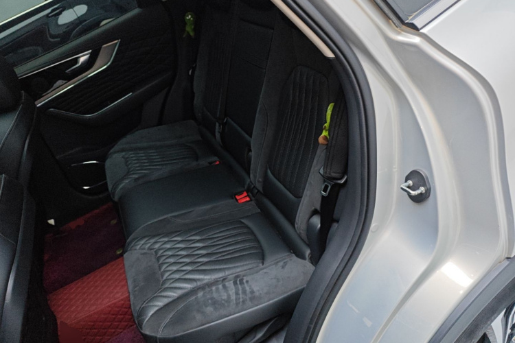 红旗HS5 2022款 改款 2.0T 智联旗享版中控内饰21