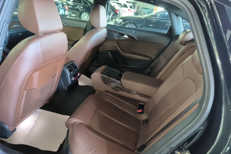 奥迪A6L 2018款 30周年年型 45 TFSI quattro 运动型中控内饰21