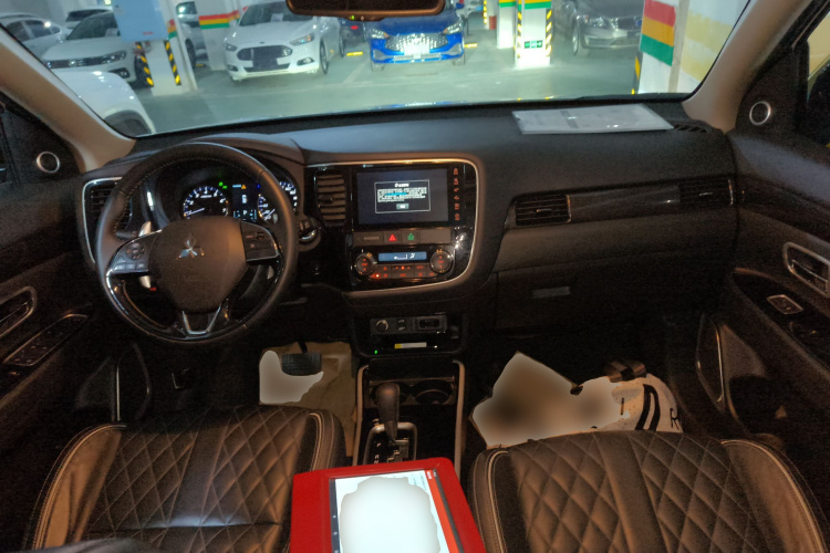 三菱 欧蓝德 2020款 2.4L 四驱致享版 7座中控内饰7002