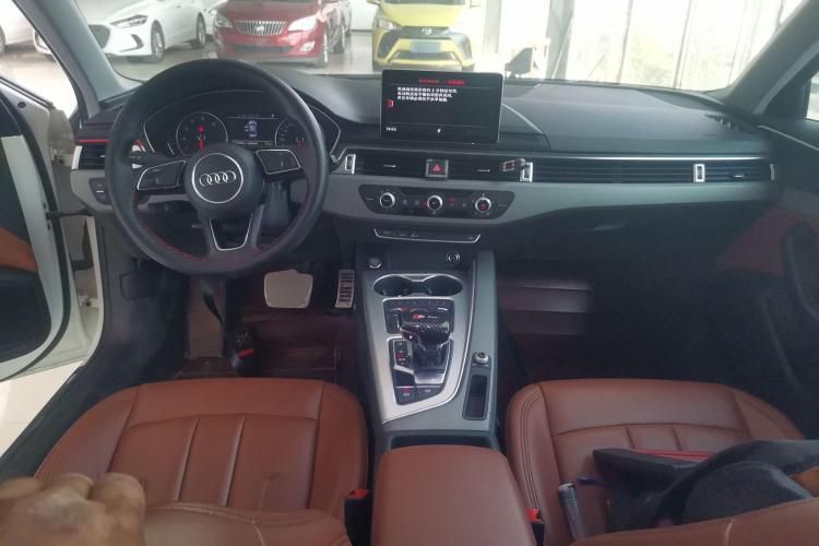 奥迪A4L 2017款 40 TFSI 进取型中控内饰12