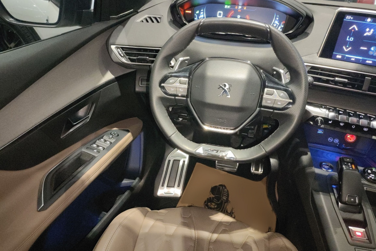 标致5008 2017款 380THP 7座豪华GT版局部细节13