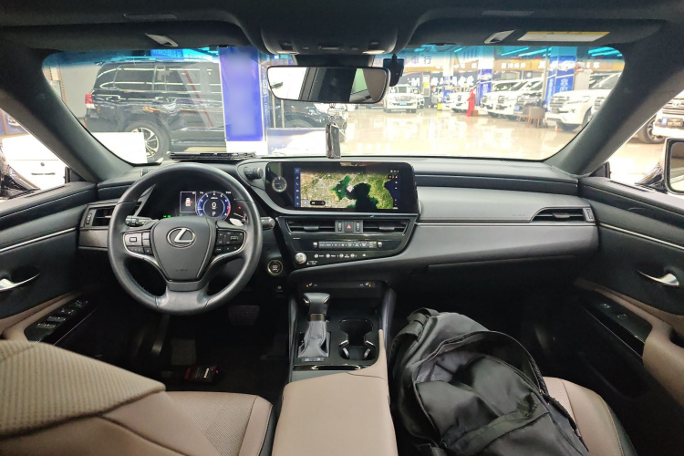 雷克萨斯ES 2023款 200 卓越版中控内饰12