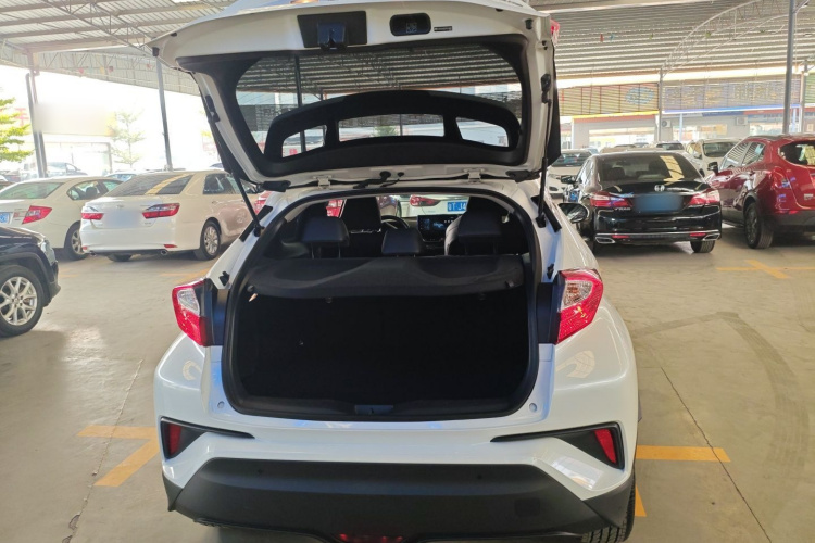 丰田C-HR 2023款 2.0L 领先版机舱底盘23