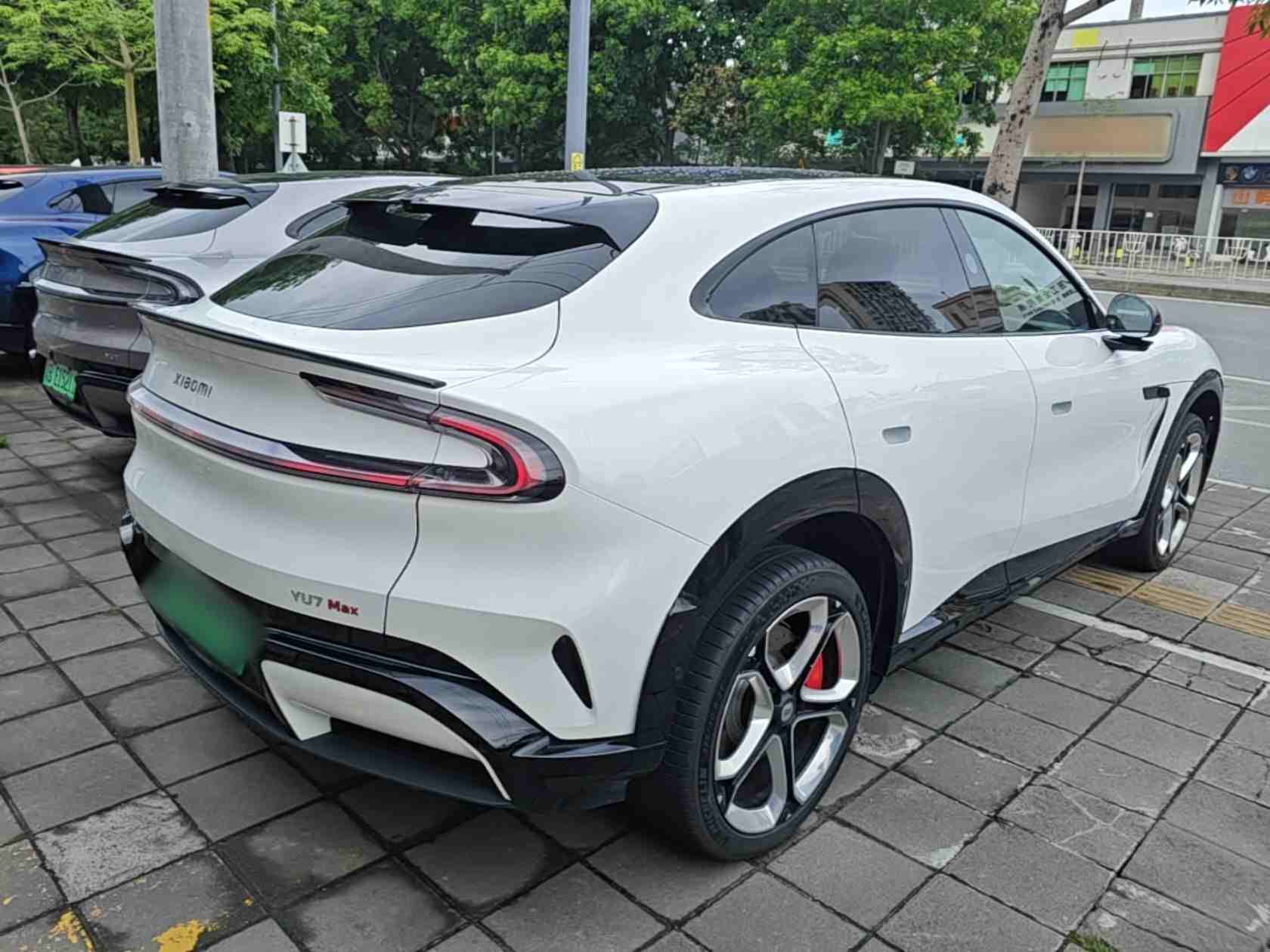 车辆右后45度外观展示