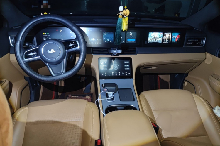 理想汽车 理想ONE 2021款 增程6座版中控内饰12