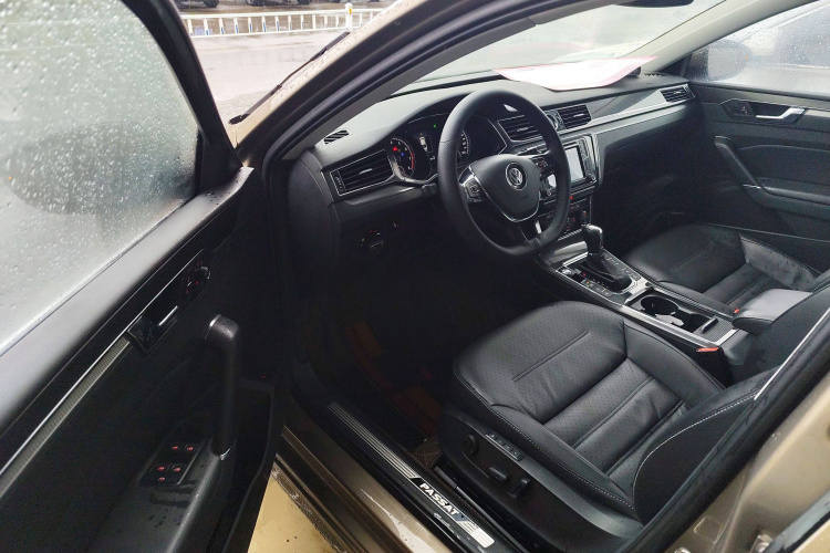 大众 帕萨特 2017款 330TSI DSG御尊版中控内饰20