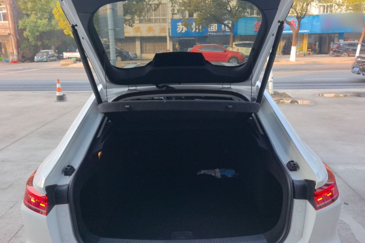 奔腾B70 2024款 龙腾版 1.5T 领跃型机舱底盘23