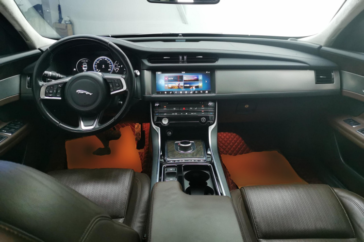 捷豹XFL 2018款 XFL 2.0T 250PS 豪华版中控内饰12