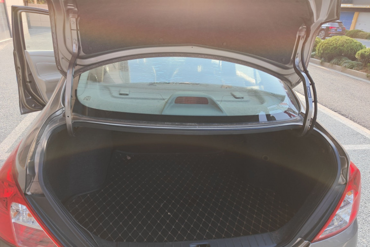 日产 阳光 2015款 1.5XE CVT舒适版机舱底盘23