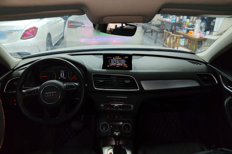奥迪Q3 2017款 35 TFSI 时尚型中控内饰7002