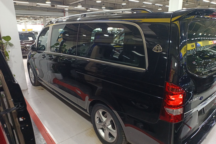 奔驰 威霆 2020款 2.0T 商务版 7座车身外观4