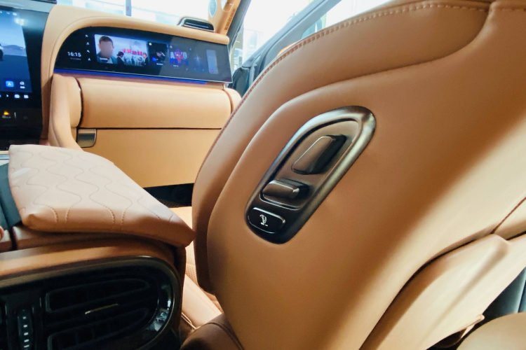 仰望U8 2023款 豪华版中控内饰7007