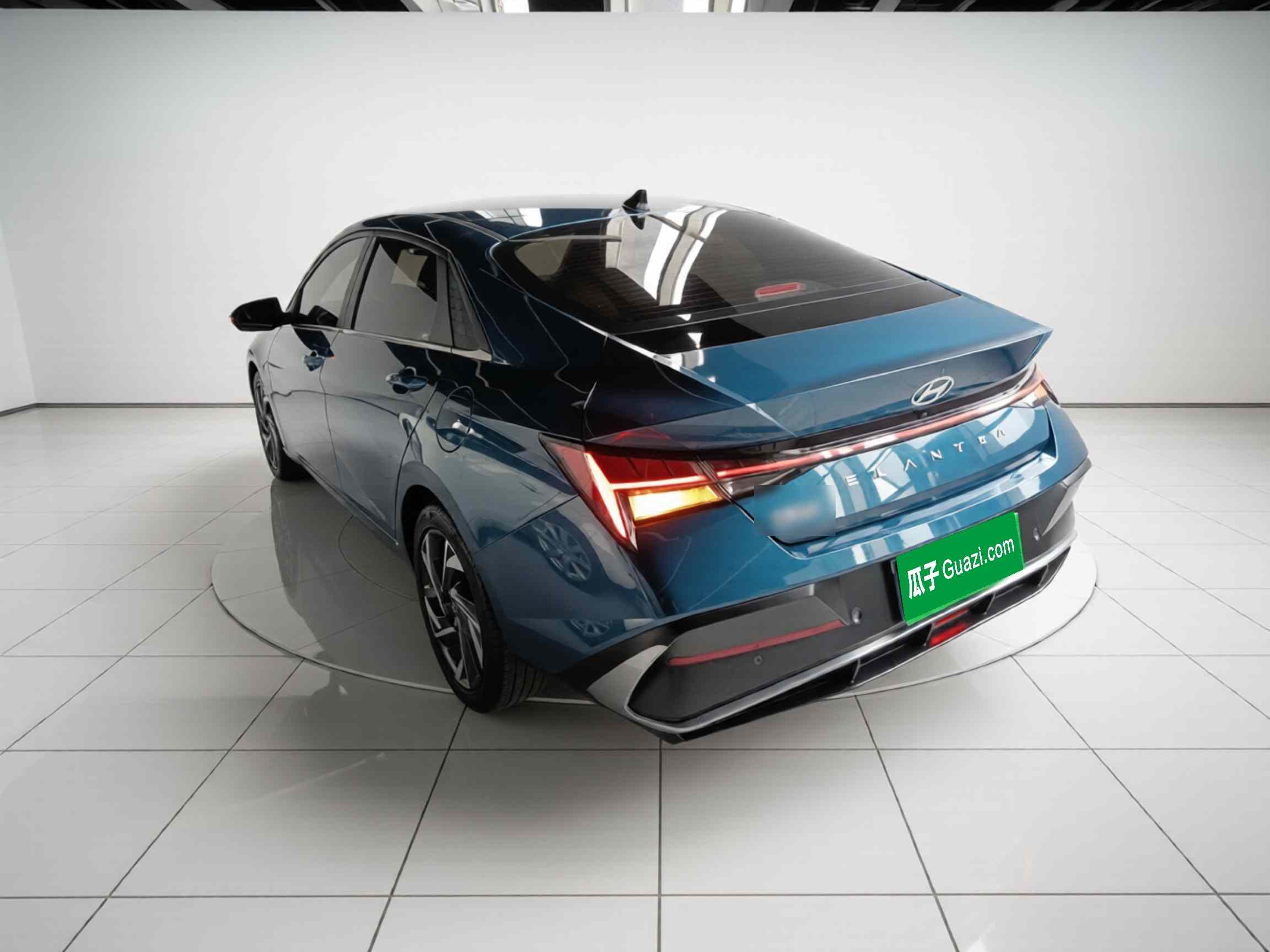 现代 伊兰特 2023款 1.5L CVT LUX尊贵版(3)