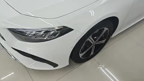奔驰A级 2019款 A 200 L 运动轿车实拍1