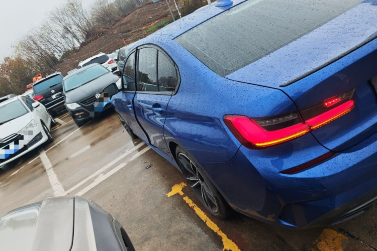 宝马3系 2021款 330i M运动曜夜套装车身外观4