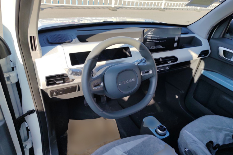 吉利银河 2024款 熊猫mini 200km 耐力熊中控内饰12