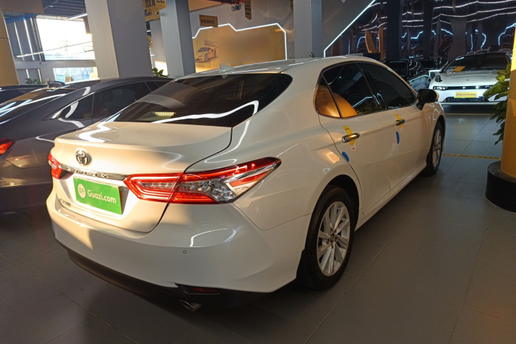 丰田 凯美瑞 2021款 2.0G 豪华版车身外观7