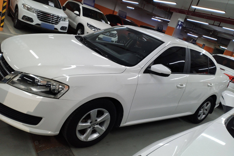 大众 朗逸 2013款 改款经典 1.6L 自动风尚版车身外观6003