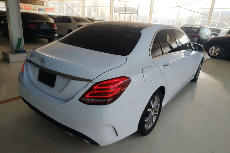 奔驰C级 2015款 C 200 L 运动型车身外观7