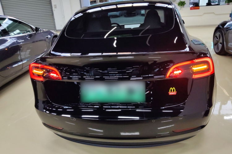 特斯拉 Model 3 2022款 后轮驱动版车身外观6