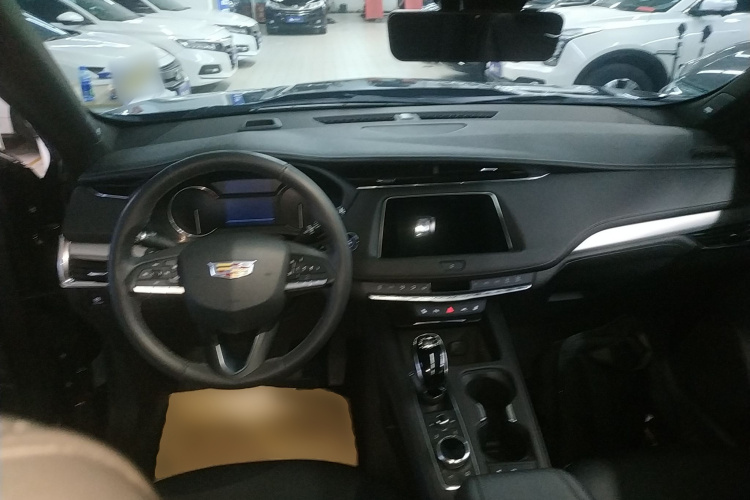 凯迪拉克XT4 2023款 28T 两驱豪华型中控内饰12