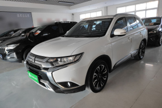 三菱 欧蓝德 2020款 2.0L 两驱畅享版 5座