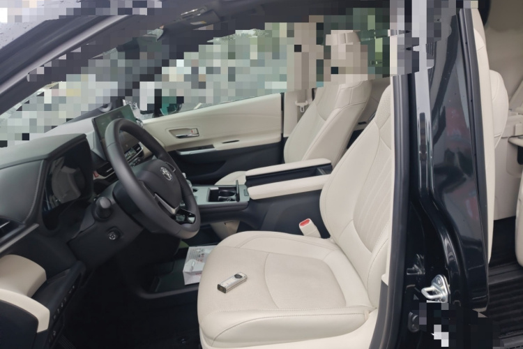 丰田 格瑞维亚 2024款 2.5L混动 旗舰ULTRA版局部细节19