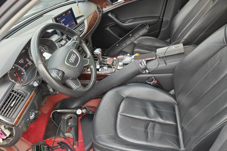 奥迪A6L 2015款 30 FSI 百万纪念舒享型中控内饰19