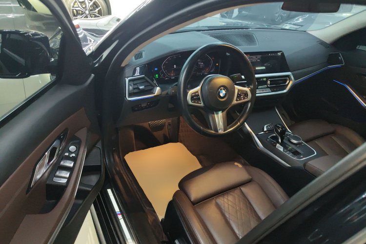 宝马3系 2022款 325i M运动套装中控内饰20