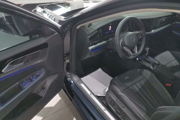 大众 帕萨特 2024款 380TSI 龙耀版中控内饰20