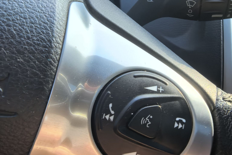 福特 福克斯 2012款 两厢 2.0L 自动豪华运动型局部细节9002