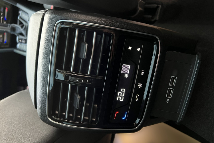 一汽-大众CC 2021款 猎装车 380TSI 猎心版中控内饰7015