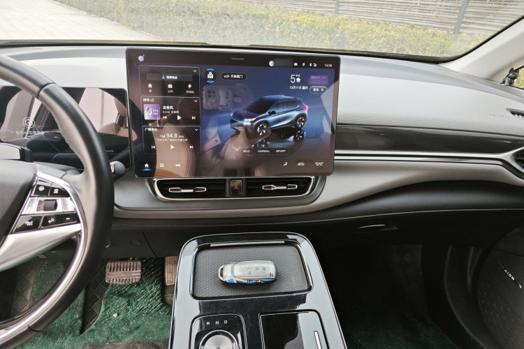 埃安 AION V 2022款 Plus 80 领袖版 三元锂中控内饰7003