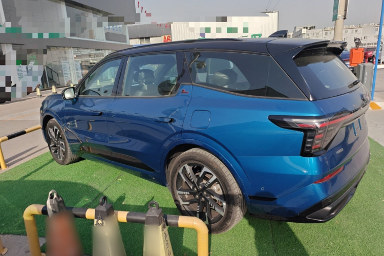 福特 2023款 锐界L 2.0T EcoBoost E混动四驱七座 STLine车身外观4