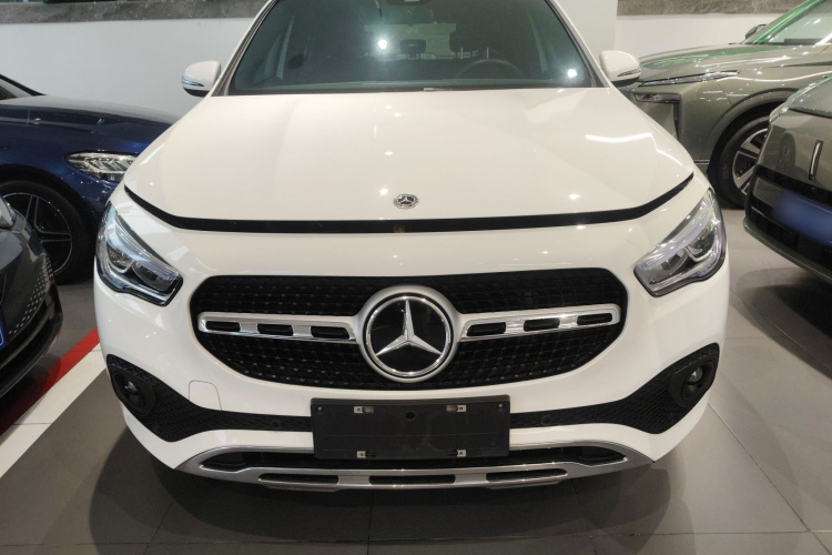 奔驰GLA 2023款 GLA 220车身外观2