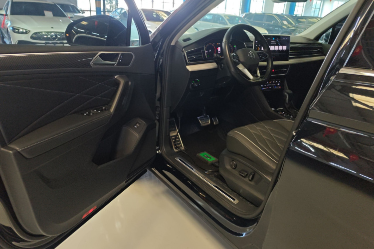 大众 途观L 2023款 改款 330TSI 自动两驱R-Line越享版中控内饰7003