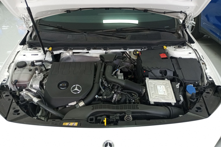 奔驰A级 2022款 A 200 L 运动轿车动感型机舱底盘24