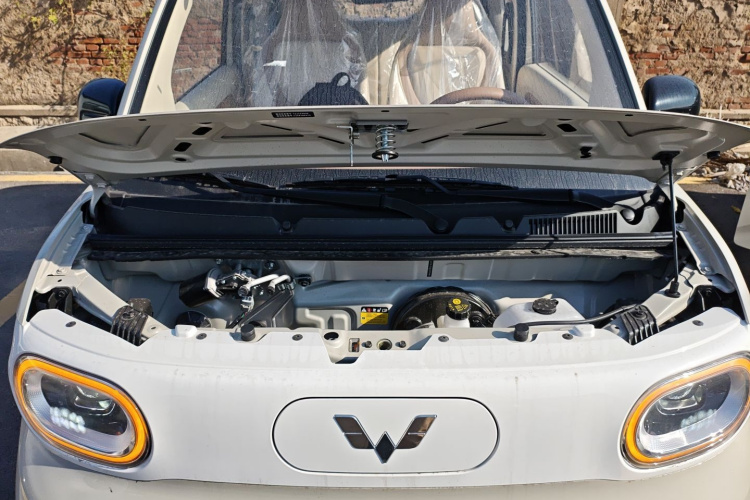 五菱汽车 宏光MINIEV 2024款 第三代 215km 青春版机舱底盘24