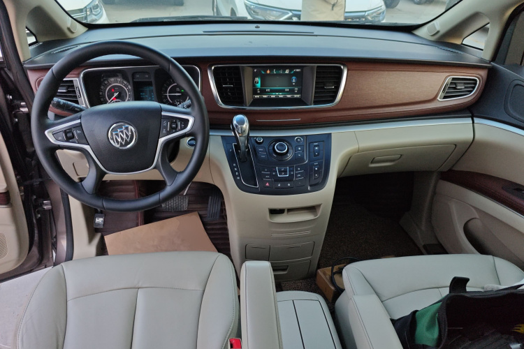 别克GL8 2017款 25S 豪华型 国V中控内饰7002