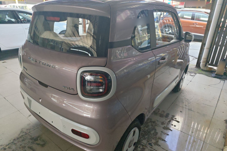 奔腾小马 2026款 222km 闪耀马车身外观7