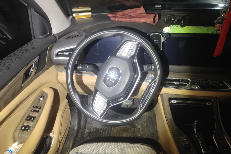 蓝电E5 2023款 1.5L DE-i 100KM畅享型 7座中控内饰13