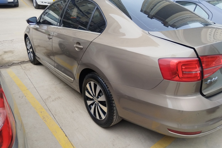 大众 速腾 2018款 1.6L 手动舒适型车身外观4