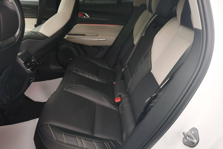 领克05 2020款 2.0TD 两驱耀Halo中控内饰21