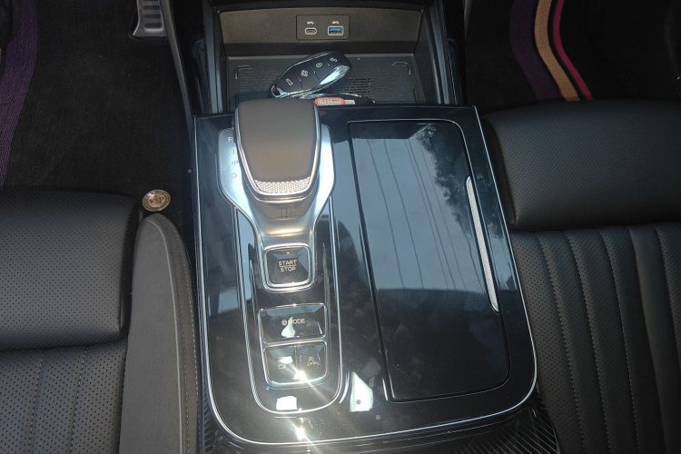 红旗H9 2025款 2.0T 两驱旗享私享风尚版 5座局部细节18