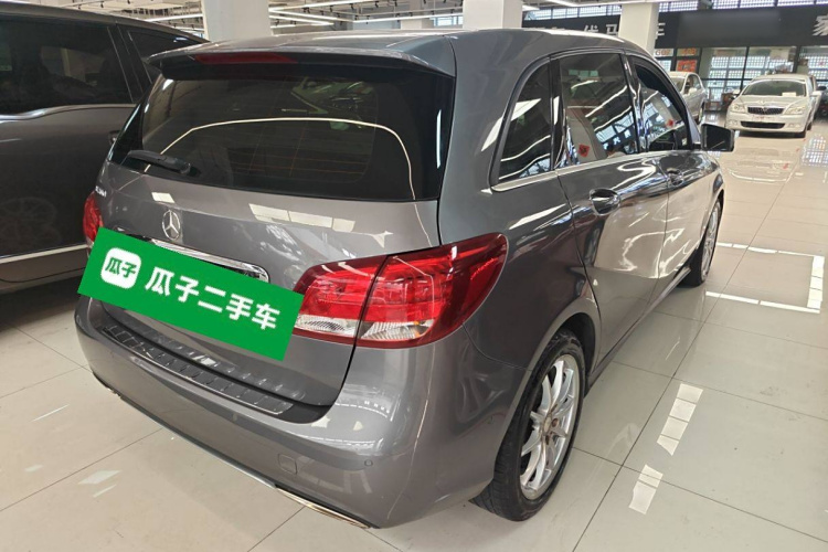 奔驰B级 2015款 B 200 动感型车身外观7