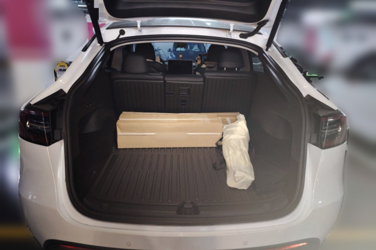 特斯拉 Model Y 2022款 长续航全轮驱动版中控内饰23