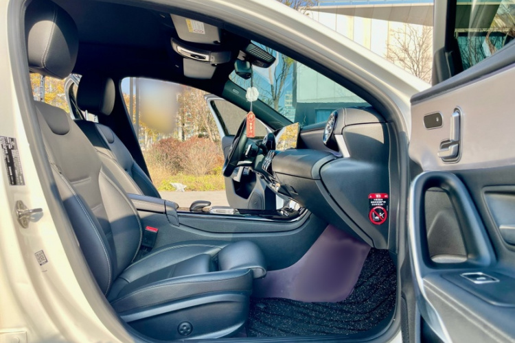 奔驰A级 2020款 A 220 L 4MATIC 运动轿车中控内饰7010