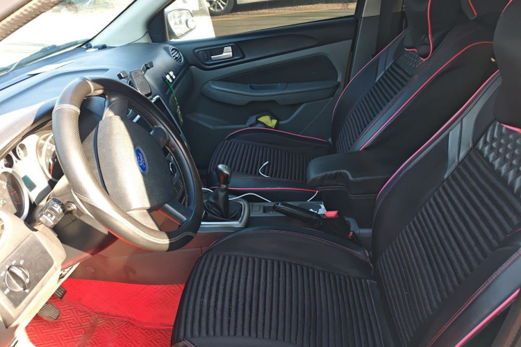 福特 福克斯 2013款 两厢经典 1.8L 手动基本型中控内饰19